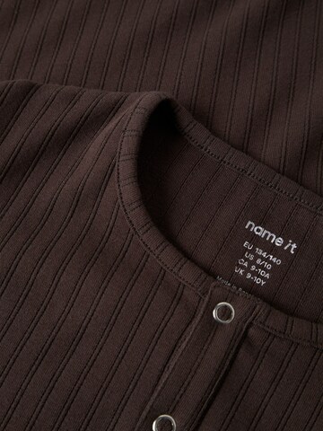 NAME IT - Camiseta en marrón