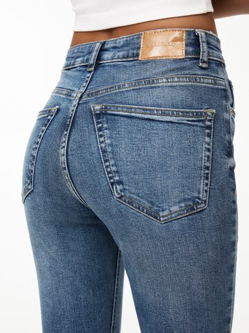 évasé Jean Pull&Bear en bleu