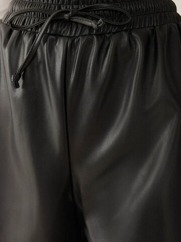 Loosefit Pantaloni di Hiccup in nero