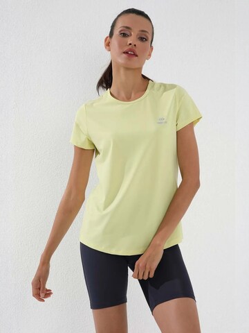 Tommy Life Shirt in Yellow: front