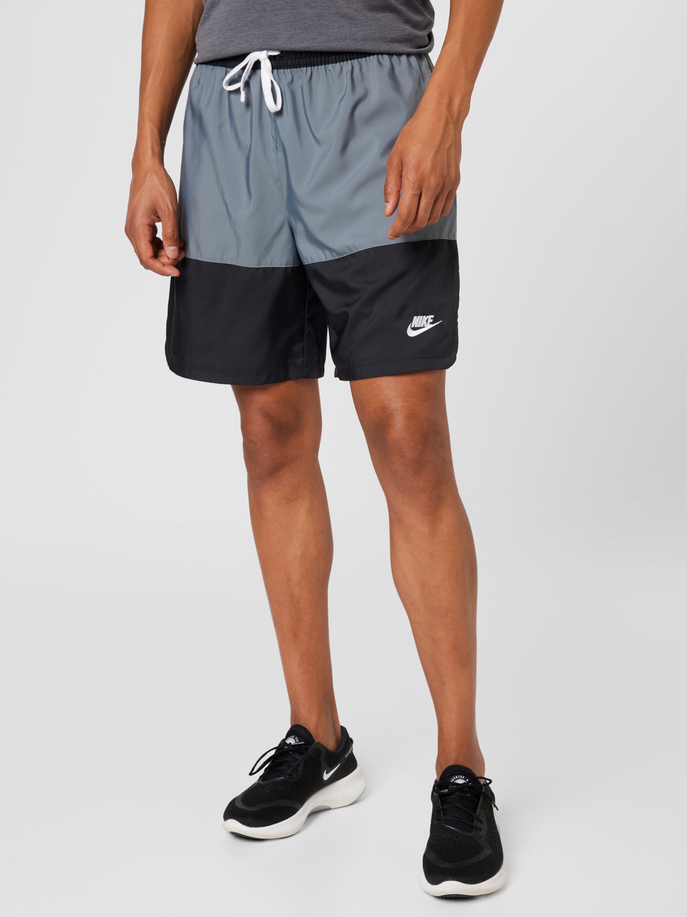 Männer Hosen Nike Sportswear Shorts in Schwarz - IM72389