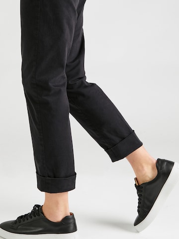 Regular Pantalon à plis 'REGITZA' NÜMPH en noir