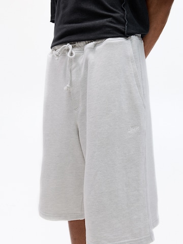 Pull&BearBaggy Hlače - bijela boja