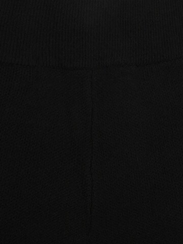 Vero Moda Petite Regular Hose 'GOLD NEEDLE' in Schwarz