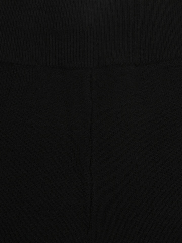 regular Pantaloni 'GOLD NEEDLE' di Vero Moda Petite in nero