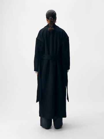 OBJECT Mantel in Schwarz