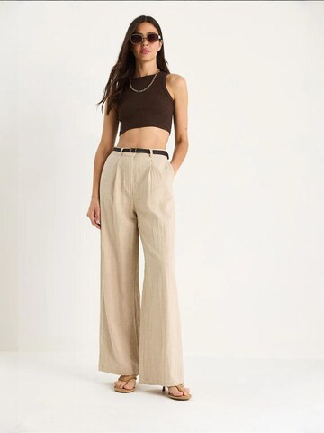 Bianco Lucci Loose fit Pleat-Front Pants in Beige