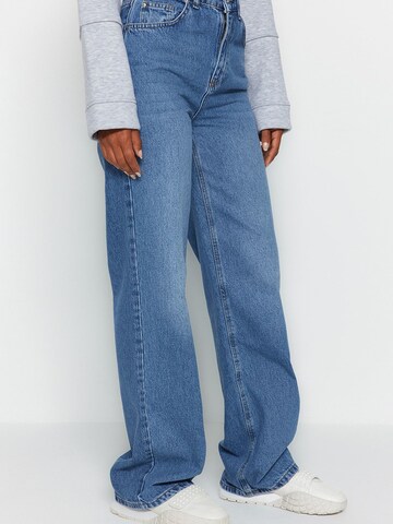 Trendyol Loose fit Jeans in Blue