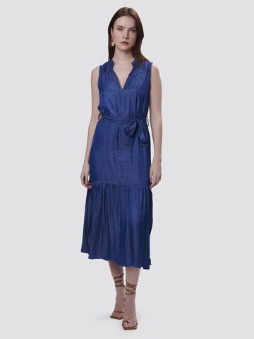 Influencer Dress in Blue: front