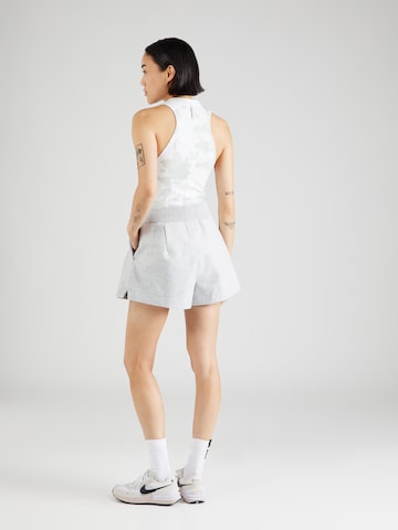 Nike Sportswear Štandardný strih Plisované nohavice - Sivá
