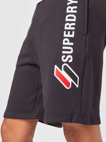 Superdry Štandardný strih Nohavice - Čierna