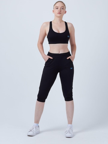 SPORTKIND Loosefit Sporthose 'Caprihose mit Taschen'‌‌‌‌‌‌‌‌‌ in Schwarz: Vorderseite