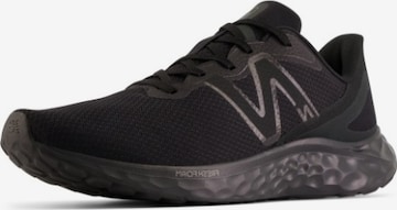 Chaussure de course 'Fresh Foam Arishi v4' new balance en noir : devant