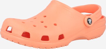 Crocs כפכפים סגורים בכתום: מלפנים