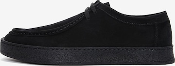 Chaussure à lacets Derimod en noir : devant