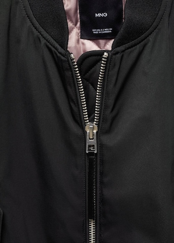 MANGO Prehodna jakna 'Crush' | črna barva