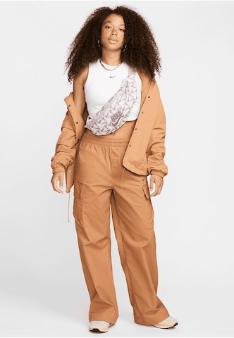 Loosefit Pantaloni sportivi 'Essential' di NIKE in marrone