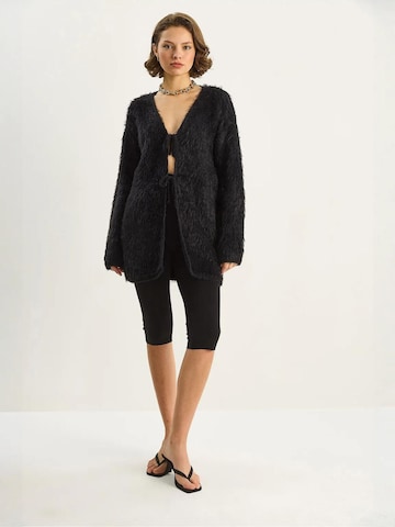 Bianco Lucci Gebreid vest in Zwart