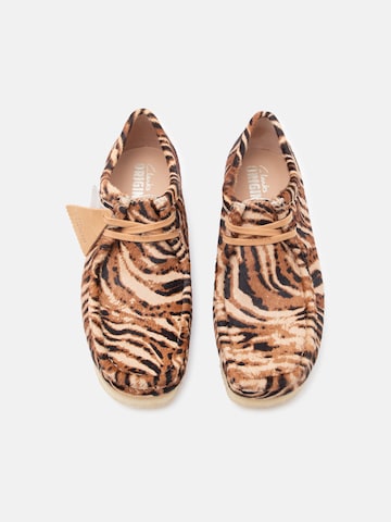 Clarks Originals Mokaszin 'Wallabee' - barna