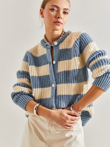 Bianco Lucci Strickjacke in Blau: Vorderseite
