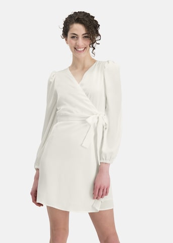 Nicowa Dress in White: front