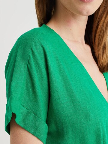 Rochie de la WE Fashion pe verde