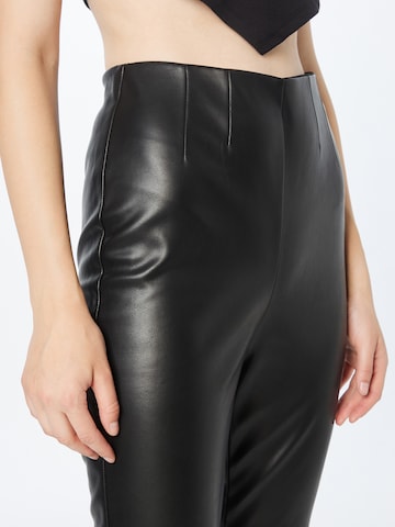 Coupe slim Pantalon 'Sunny' ABOUT YOU en noir