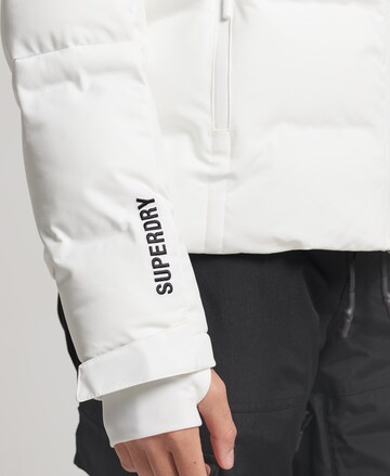 Veste d’hiver Superdry en blanc