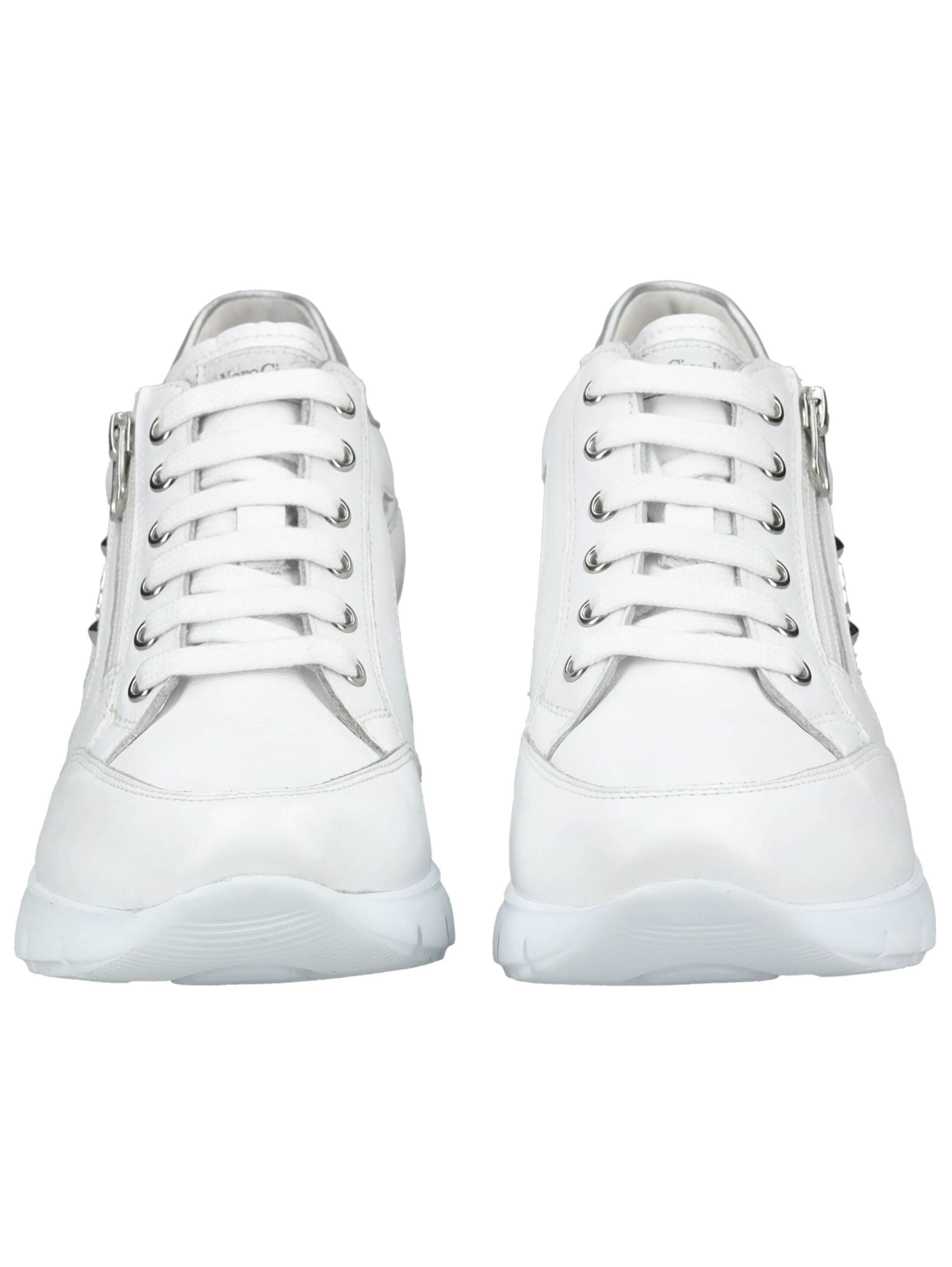 Baskets basses Nero Giardini en blanc