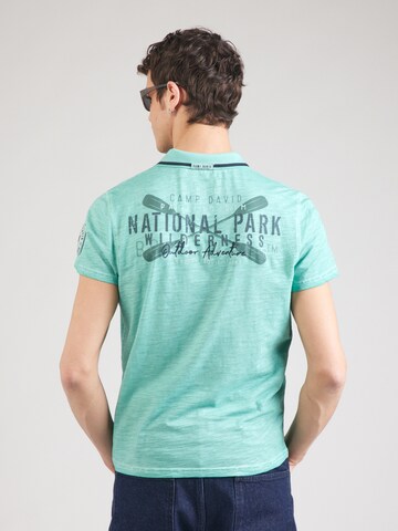 CAMP DAVID T-shirt i grön