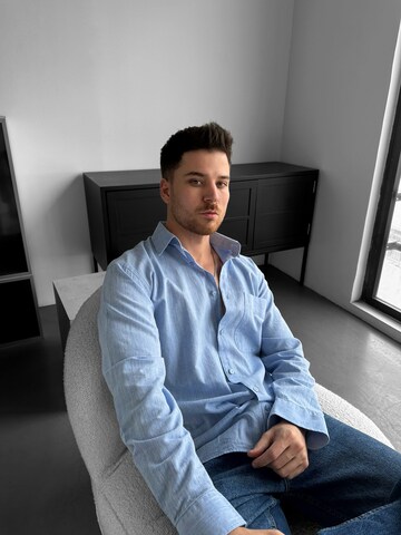 Fit confort Chemise 'Regular Fit Cotton Pocket Shirt - Blue' Kleidermafia en bleu