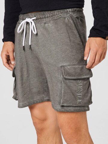 Regular Pantaloni cu buzunare de la SikSilk pe gri