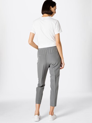 Regular Pantalon à plis 'Ruby' BRUUNS BAZAAR en gris
