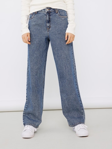 Wide leg Jeans 'Izza' di LMTD in blu: frontale