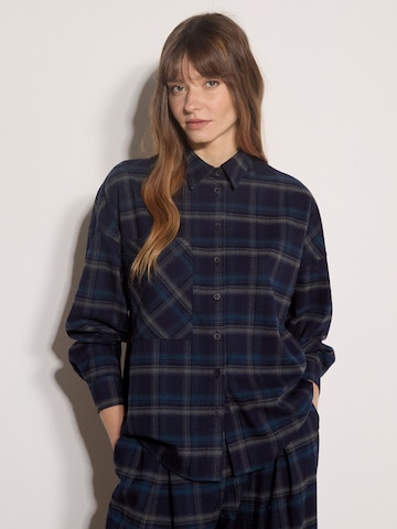 Apricot Blouse ' ' in Blauw: voorkant