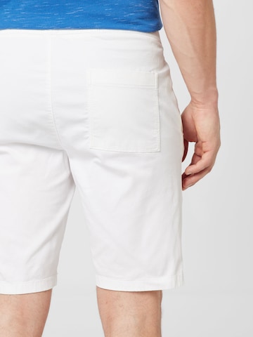 Regular Pantalon 'Bermuda' s.Oliver en blanc