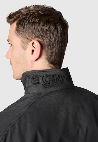 Geacă de primăvară-toamnă 'Izzyk' de la Ragwear pe negru