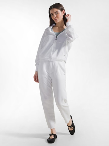 Tapered Pantaloni con pieghe di DEHA in bianco