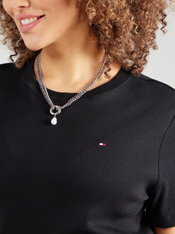 Tommy Hilfiger Curve Μπλουζάκι 'CODY' σε μαύρο