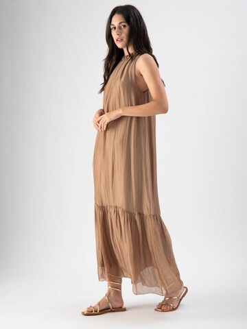 Abito 'Mediterranean Sunset' di MND in beige