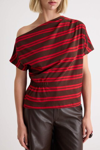 Tricou de la Trendyol pe roșu