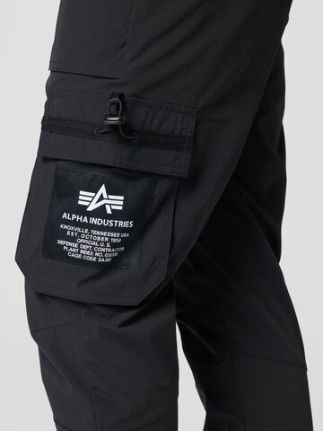 Tapered Pantaloni cargo di ALPHA INDUSTRIES in nero