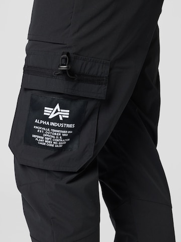 ALPHA INDUSTRIES - Tapered Calças cargo em preto