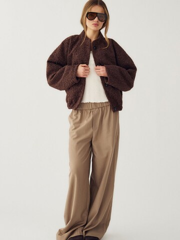 Noella Välikausitakki ' N-Marnie Jacket ' värissä ruskea