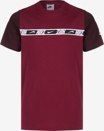 T-Shirt 'Repeat' Nike Sportswear en rouge : devant