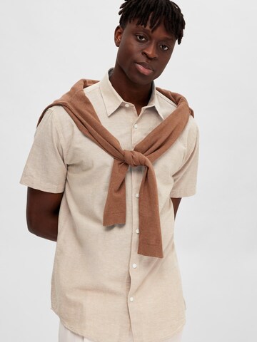 SELECTED HOMME Regular fit Button Up Shirt in Beige