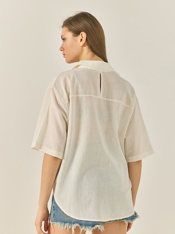 Bianco Lucci Blus i beige