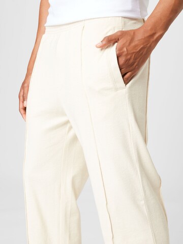 regular Pantaloni di WEEKDAY in bianco