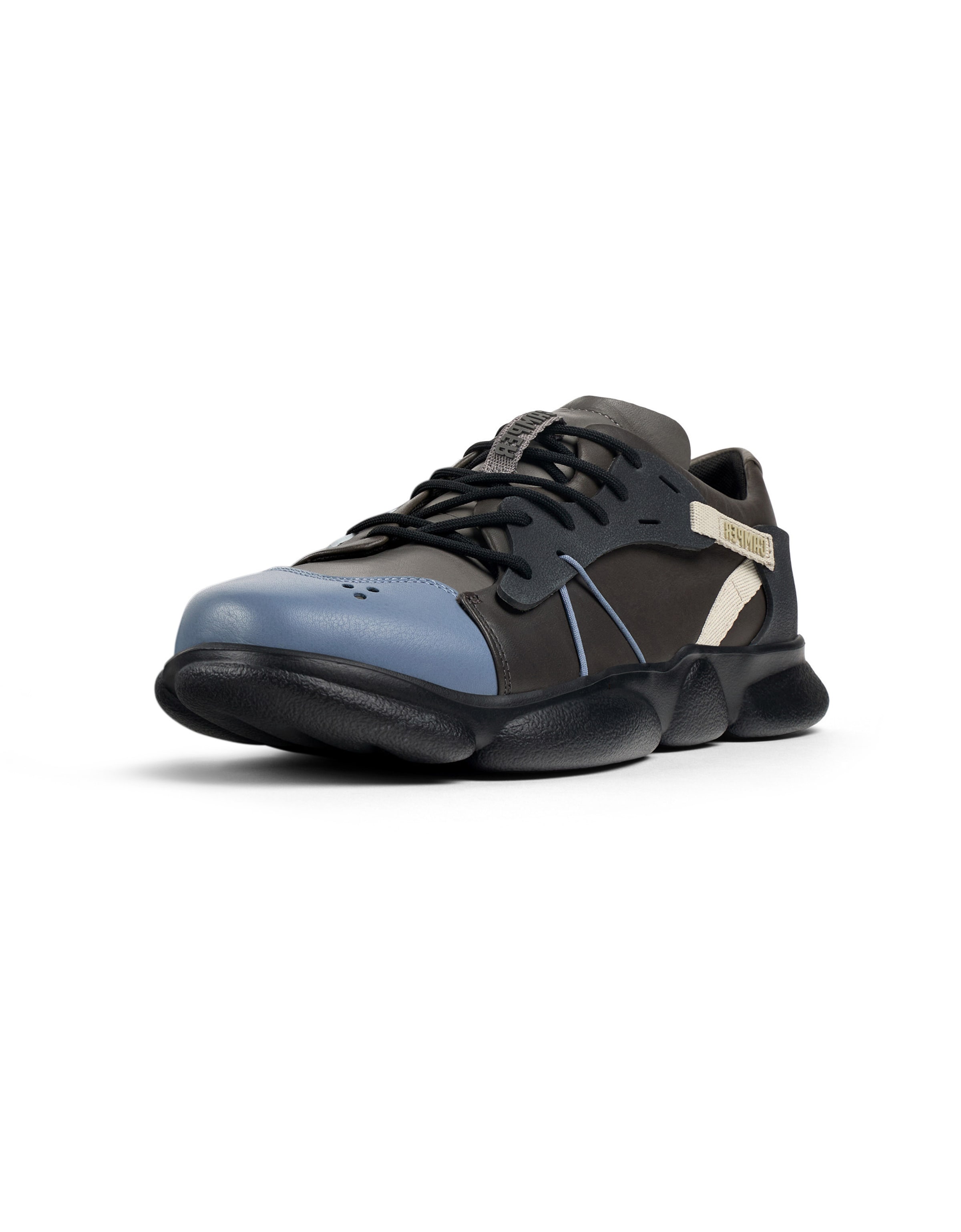 Baskets basses CAMPER en marron : devant