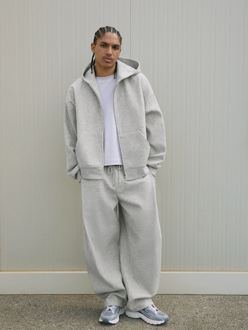 Bershka Loose fit Pleat-Front Pants in Grey